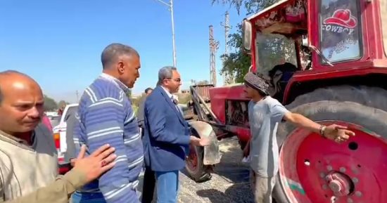 محافظ قنا يضبط جرارًا مخالفًا يسحب 4 مقطورات محملة بالقصب