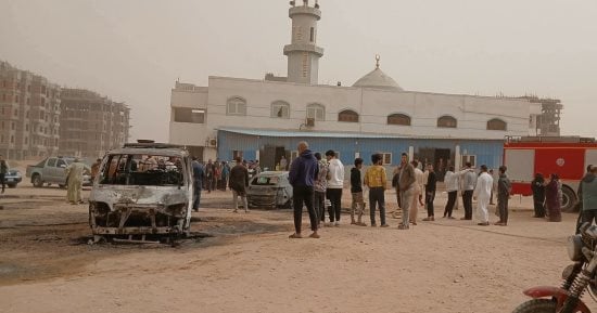أمن الشرقية يحقق فى نشوب حريق بسيارتين بعد خروج أصحابهما من صلاة الجمعة