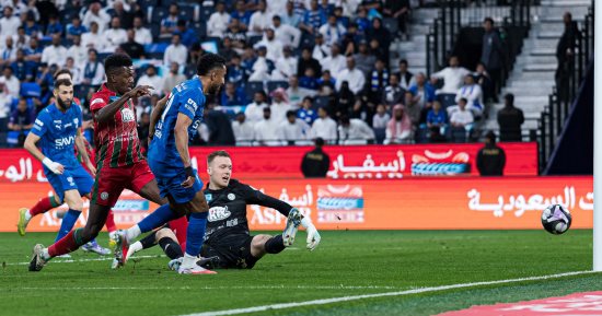 الهلال ضد الاتفاق.. الزعيم يتقدم بهدفي كنو والدوسري فى الشوط الأول