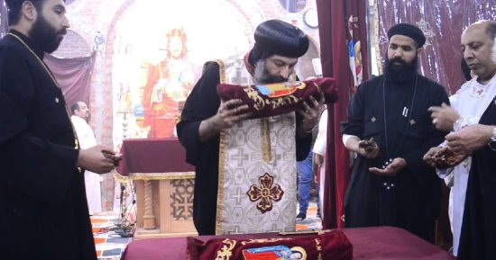 الأنبا مينا يترأس عشية عيد اباكير ويوحنا من كنيستهما في الإسكندرية