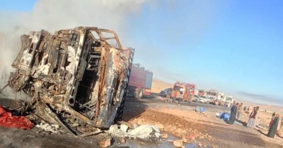 مصرع 4 أشخاص وإصابة 4 آخرين فى تصادم سيارتين بطريق إدفو مرسى علم