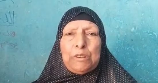 والدة ضحية ارتداء ملابس نسائية: كنا شايلين هم المحامى فوجئنا بحضور 13 للدفاع عنه