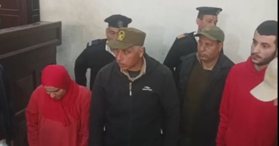 الزوجة وعشيقها بالبدلة الحمراء بعد قتل الزوج.. مباشر من المحكمة بالمنصورة