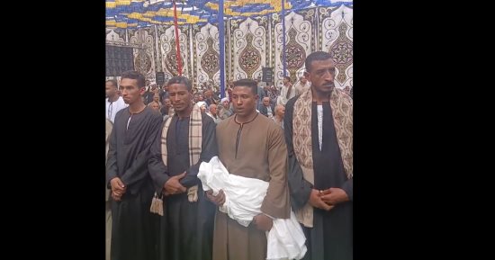 مشهد مهيب في قنا.. صلح ينهي نزاعا ثأريا بين أبناء عمومة.. فيديو