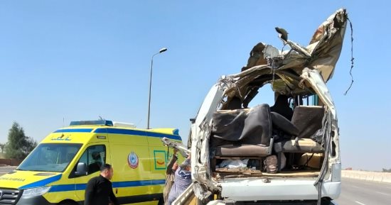 مصرع شخصين وإصابة 12 آخرين فى حادث تصادم بصحراوى البحيرة