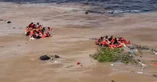 رضيع فى الثلاجة ومعجزة وسط الأمواج.. مصرع شخصين فى حادث عبارة بالأمازون