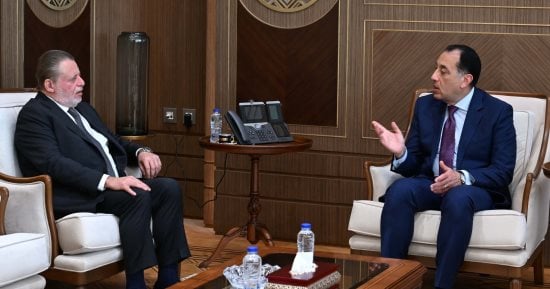 رئيس الوزراء يلتقي محافظ البنك المركزي لبحث عدد من الملفات المهمة