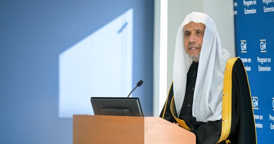 رئيس هيئة علماء المسلمين يحاضر في جامعة جورج واشنطن عن "الكراهية .. وقيم الإسلام تجاه أتباع الأعراق والأديان"