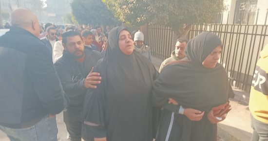 وصول أسرة عروس المنوفية لحضور ثانى جلسات محاكمة زوجها المتهم بقتلها