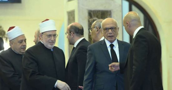 أسرة الراحل الدكتور مفيد شهاب تستقبل المعزين بمسجد المشير طنطاوى