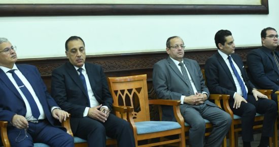 الدكتور مصطفى مدبولى يقدم واجب العزاء لأسرة الدكتور مفيد شهاب