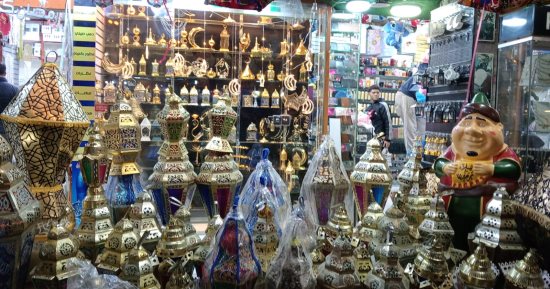 زحام على شراء الفوانيس بكفر الشيخ والأسعار تبدأ من 5 جنيهات.. فيديو