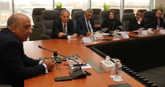 وزير الكهرباء يجتمع برؤساء شركات الإنتاج لمتابعة أنماط التشغيل الجديدة