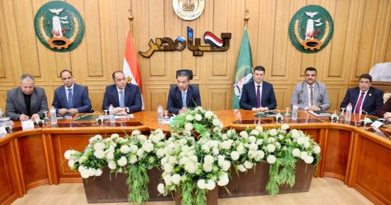 محافظ المنوفية يترأس اجتماعا موسعا برؤساء الوحدات المحلية للمراكز والمدن والأحياء