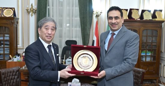 نائب رئيس جامعة القاهرة يستقبل رئيس جامعة ناجويا اليابانية
