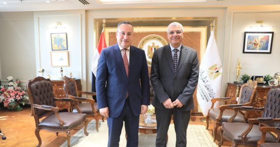 رئيس جامعة الزقازيق يهنئ وزير التعليم العالى والبحث العلمى بتوليه منصبه الجديد