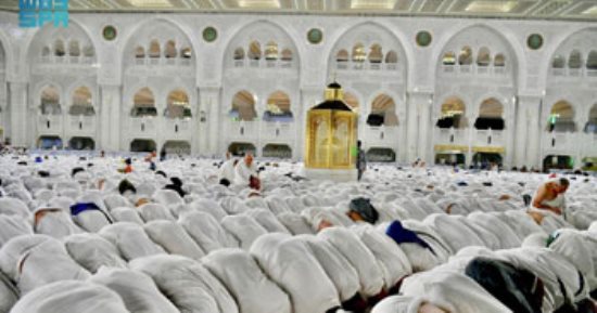 خشوع وجموع غفيرة في المسجد الحرام والنبوي مع انطلاق أول تراويح رمضان 1447هـ