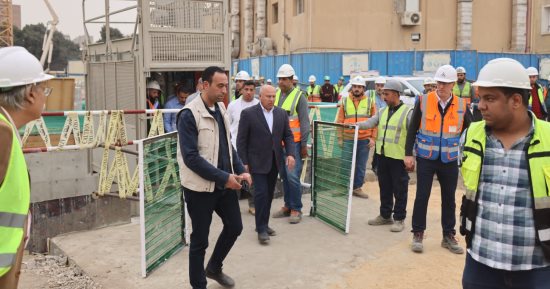 هبوط أرضى بسبب كسر ماسورة مياه خلال تنفيذ محطة مترو الملك الصالح
