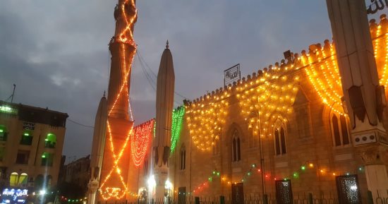 حى الحسين.. أيقونة تاريخية ومذاق خاص لليالى الرمضانية