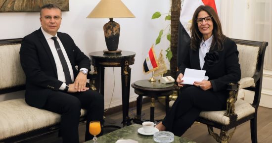 وزيرة الثقافة تبحث تعزيز التعاون مع اتحاد إذاعات وتلفزيونات دول التعاون الإسلامى