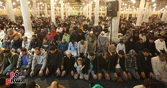 أجواء مهيبة.. الآلاف فى صلاة تراويح أول ليالى رمضان بمسجد عمرو بن العاص.. صور