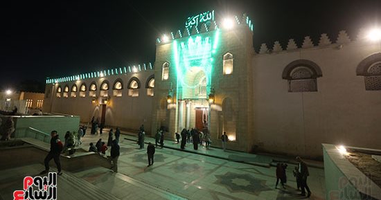 قلوب خاشعة وصفوف عامرة.. آلاف المصلين يحيون أولى ليالي رمضان في مسجد عمرو بن العاص