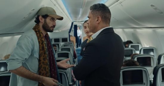 رأس الأفعى الحلقة 1.. أمير كرارة يسقط عنصرا إرهابيا داخل الطائرة قبل إقلاعها