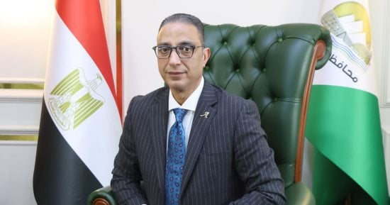 محافظ الجيزة يقرر صرف 10 آلاف جنيه إعانة لـ60 أسرة متضررة بعقارى كفر طهرمس