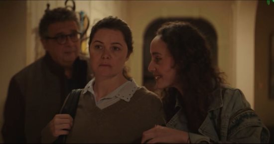 مسلسل كان ياما كان الحلقة الأولى.. يسرا اللوزي تتفاجئ باحتفال زوجها بعيد ميلادها مبكرا وتصدم الأسرة بالكامل بطلبها الطلاق كأمنية أثناء نفخ شموع.. وابنة ماجد الكدواني تطلب الانضمام لفريق كرة القدم بالمدرسة