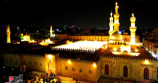 تراويح الشهر الكريم.. مسجدا الحسين والجامع الأزهر يتزينان استقبالا لرمضان