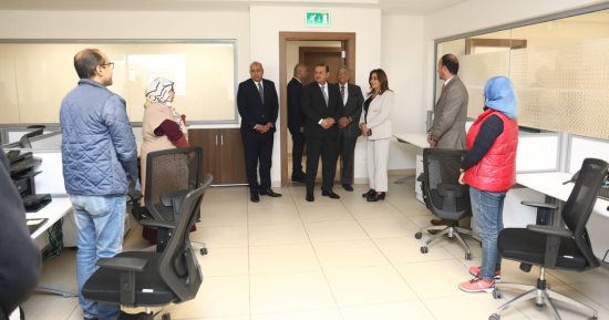 وزيرة التنمية المحلية تتفقد قطاعات وإدارات الوزارة للتهنئة برمضان 