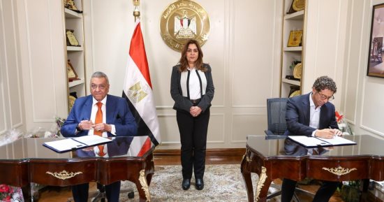 وزيرة التنمية المحلية والبيئة تشهد بروتوكول تحسين جودة الحياة للأطفال وكبار السن