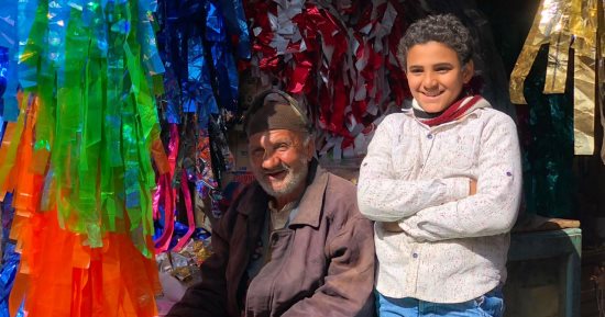 بهجة رمضان.. الشراشيب عادة مصرية لا تغيب عن الشوارع فى الشهر الكريم