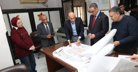 محافظ الجيزة يتفقد مركز معلومات شبكات المرافق.. صور