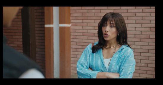 مسلسل رأس الأفعى الحلقة 2.. أحمد غزى يعتذر لجلا هشام بسبب مابدر من والده