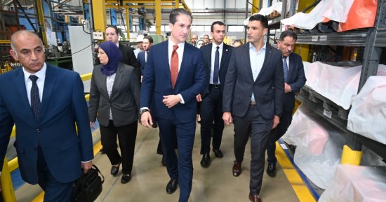  وزير الصناعة يتفقد مصنعين متخصصين فى الصناعات الهندسية والغذائية