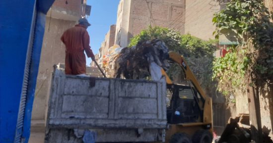 رفع 30 طن قمامة ومخلفات صلبة وأتربة بمنطقة حى غرب سوهاج