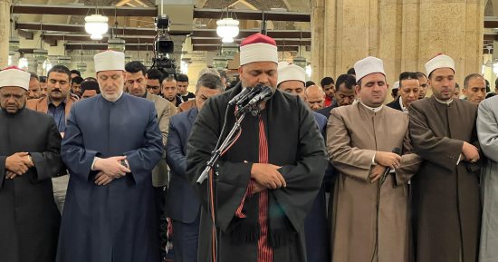 برواية ابن وردان وابن ذكوان وشعبة.. أصوات القراء تعلو بالقراءات بالجامع الأزهر