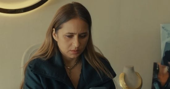 مسلسل على قد الحب الحلقة 3.. كريم ينسى كل اللى فات من مريم ويقدم لها دعما غير محدود.. وهدنة بين الاتنين من المشكلات.. ومراد يسرق الشحنة من نيللى كريم 