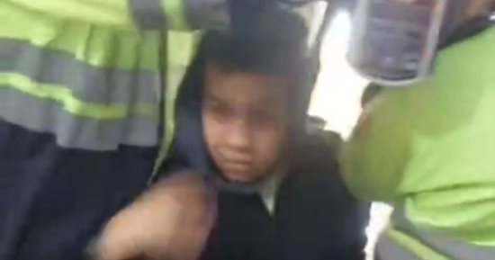 الحماية المدنية تنقذ طفلا محتجزا داخل مصعد فى مدينة نصر.. صور