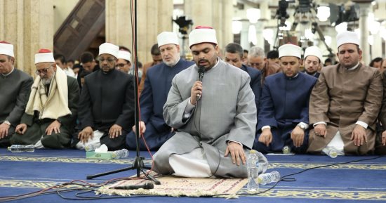 أخبار × 24 ساعة.. الأزهر يقدم طالبا بكلية الطب كأول طالب جامعى يؤم المصلين فى الجامع الأزهر