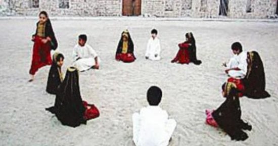 بهجة رمضان بدول الخليج.. ألعاب شعبية تجمع الشمل فى شهر الفرحة.. شد الحبل وعربانة الحديد بالإمارات.. الغميضة وطاق طاق طاقية بالسعودية.. الحجلة والكحفية بالبحرين.. حاسوم باسوم فى عُمان.. وأهازيج شعبية طلبا للحلوى