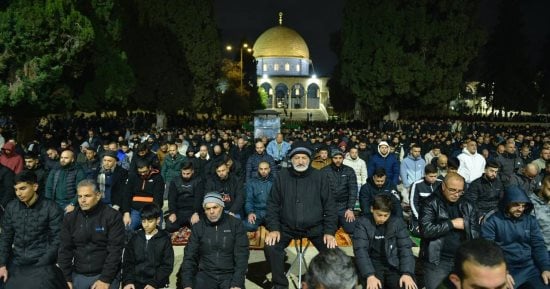 60 ألف مصلٍ يؤدون العشاء والتراويح فى المسجد الأقصى