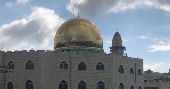 الاحتلال يقتحم مسجد الرحمن بالقدس بسبب الأذان.. تفاصيل