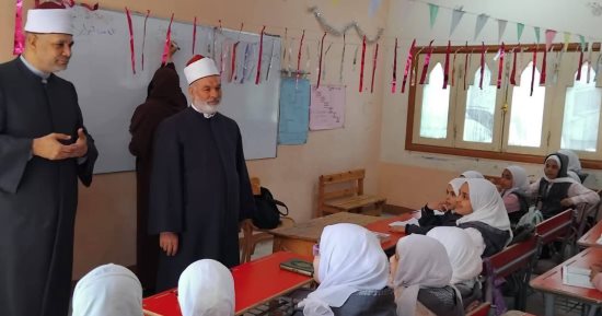 رئيس سوهاج الأزهرية يتفقد سير العملية التعليمية بمعهد فتيات علي بن أبي طالب