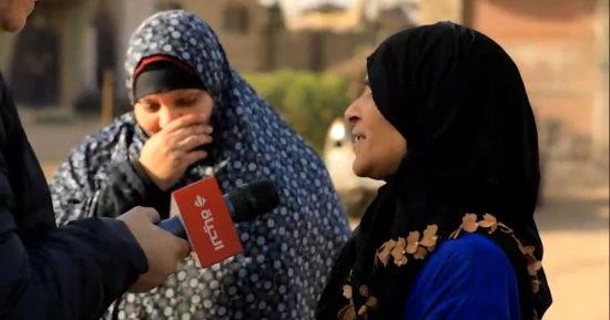 أجمل ناس.. عمرو الليثى يدخل البسمة على قلوب سيدات عاملات ويهديهن جوائز مالية