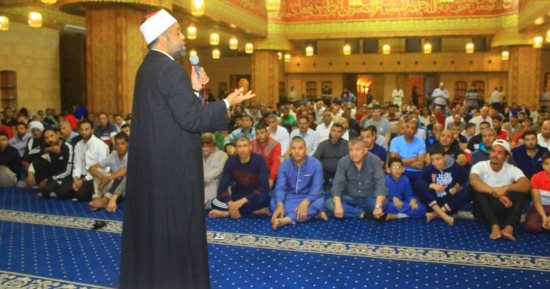 أوقاف جنوب سيناء تُواصل أداء صلاة التراويح وسط أجواء إيمانية عامرة