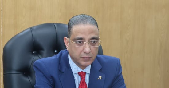 محافظ الجيزة يوجه بالالتزام بالجداول الزمنية لتنفيذ مشروعات الخطة الاستثمارية