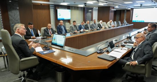 وزير البترول يعقد اجتماعا مع مجلس إدارة هيئة الثروة المعدنية والصناعات التعدينية