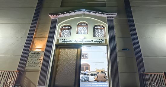 صلاة التراويح من المسجد العتيق بأسوان.. فيديو